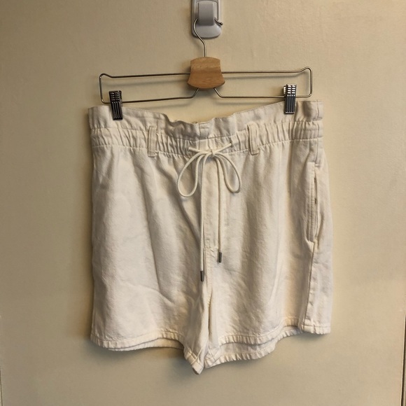 Gap Cream Shorts - Picture 1 of 2